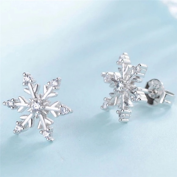 NEW!💙💎❄️SNOWFLAKE! EARRINGS!❄️💎💙SO PRETTY! CZ! - Picture 5 of 6